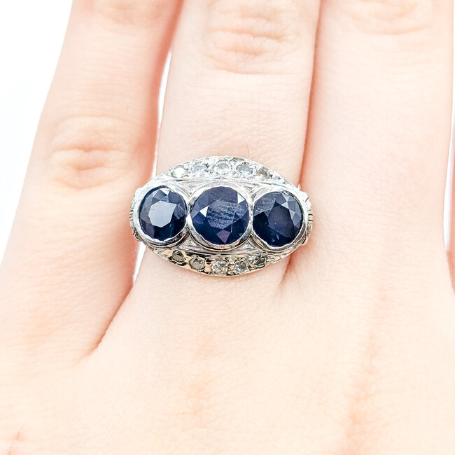 Ring 3-Stone Filigree 0.15ctw Round Diamonds 2.28ct Blue Sapphire Platinum 14mm Sz5 5.94g 225100139