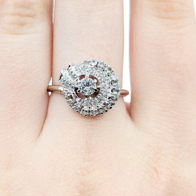 Ring Cluster .50ctw Round Diamonds 14kw 13.5mm Sz7.5 3.78g 225100159