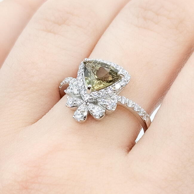 Ring Halo 0.49ctw Round Diamonds 1.08ct Color-Changing Green Alexandrite PLAT 13mm Sz6.75 5.2g 225110135