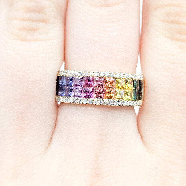 Ring Invisible Set 0.24ctw Round Diamonds 2.29ctw Rainbow Sapphire 14ky 7.8mm Sz7 7.29g 225110141
