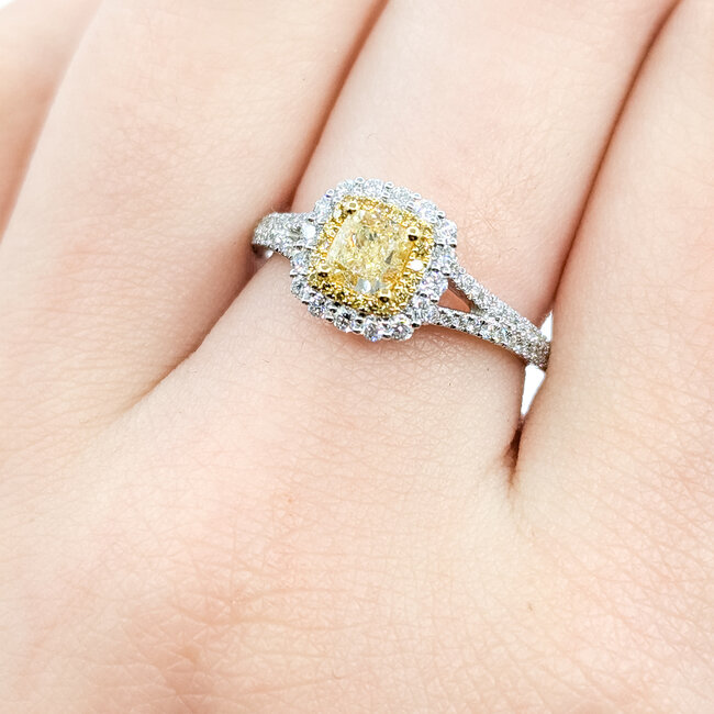 Ring Halo 0.47ctw, 0.61ct yellow center Round Diamonds 18kw 9x9mm Sz7 3.86g 225110144