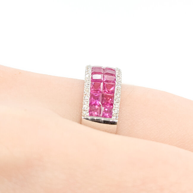 Ring Invisible Set 0.24ctw Round Diamonds 2.22ctw Ruby 14ky 7.3mm Sz7 6.20g 225110143