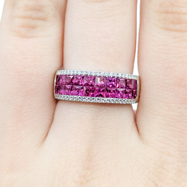 Ring Invisible Set 0.24ctw Round Diamonds 2.22ctw Ruby 14ky 7.3mm Sz7 6.20g 225110143
