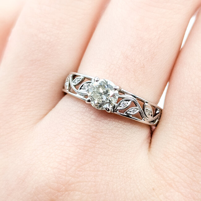 Ring Simon G Floral Milgrain 1.00ct Round Diamond .10ctw Near Colorless Diamonds 14kw 4.5mm Sz8 3.83g 225110148