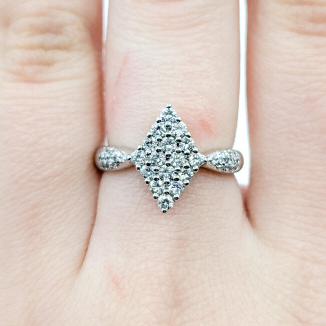 Ring Cluster 0.38ctw Round Diamonds 14kw 13.8mm Sz6 4.2g 225110011