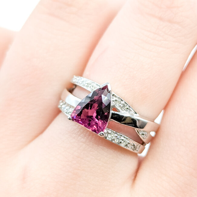 Ring Cross Over 0.05ctw Round Diamonds 1.8ct Rodolite Garnet 14kw 9.5mm Sz6.5 7.4g 225110024