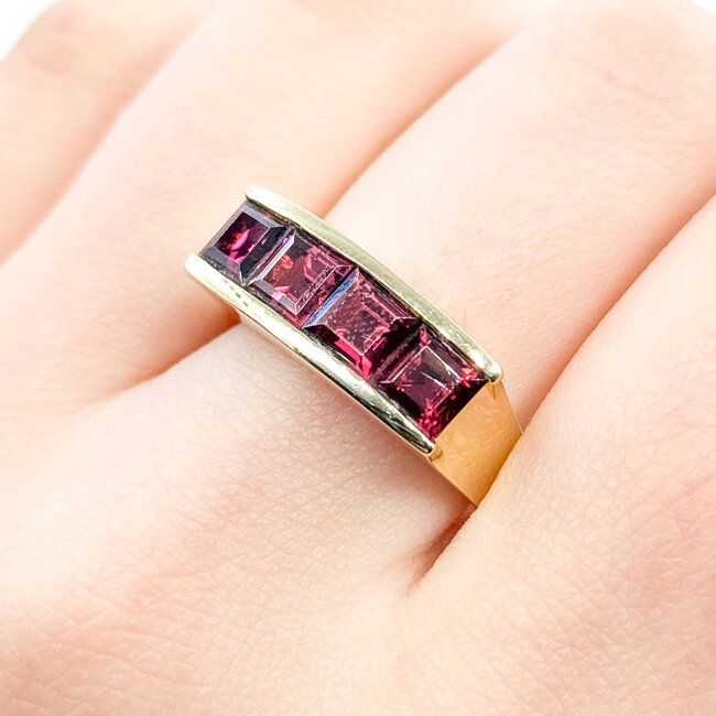 Ring 3.50ctw Mozambique Garnet 14ky 7.4mm Sz9 6.44g 125110058