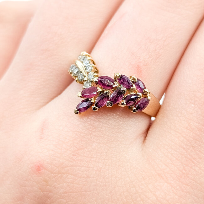 Ring Contour .20ctw Round Diamonds 1.25ctw Red Ruby 14ky 3.2mm Sz7.25 3.94g 225120002