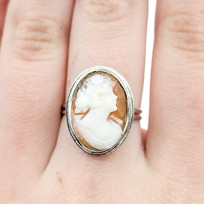 Ring Cameo 17.5x13mm Shell 14ky Sz6.5 4.09g 225100054