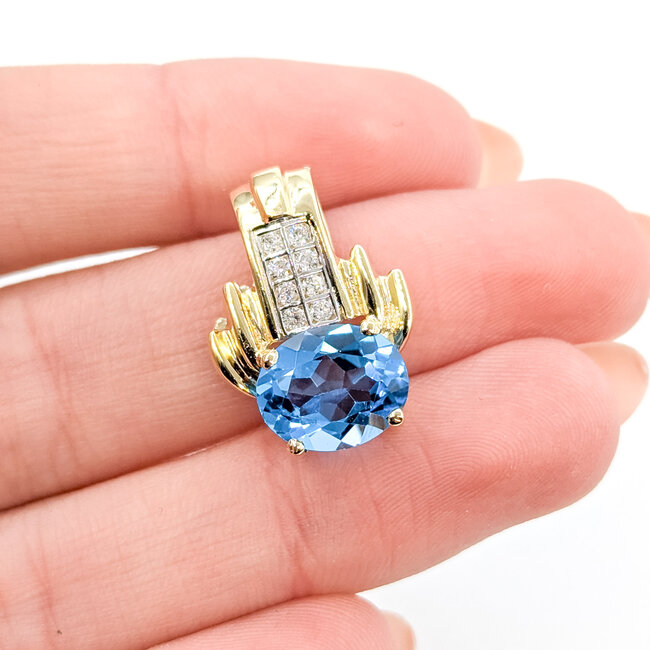 Pendant Geometric 0.08ctw Round Diamonds 4.6ct Blue Topaz 14ky 21.75mm x 15.55mm 4.6g 225110040
