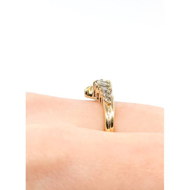 Ring Twisted Band 0.25ctw Round Diamonds 14ky 1.5mm Sz6 125110027