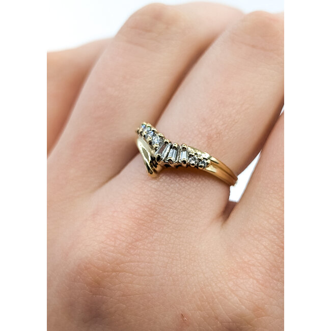 Ring Twisted Band 0.25ctw Round Diamonds 14ky 1.5mm Sz6 125110027