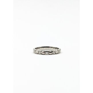 Ring Coco Chanel Crush Matelasse .03ctw Round Diamonds 950pt 2.6mm Sz5 3.09g 125120004