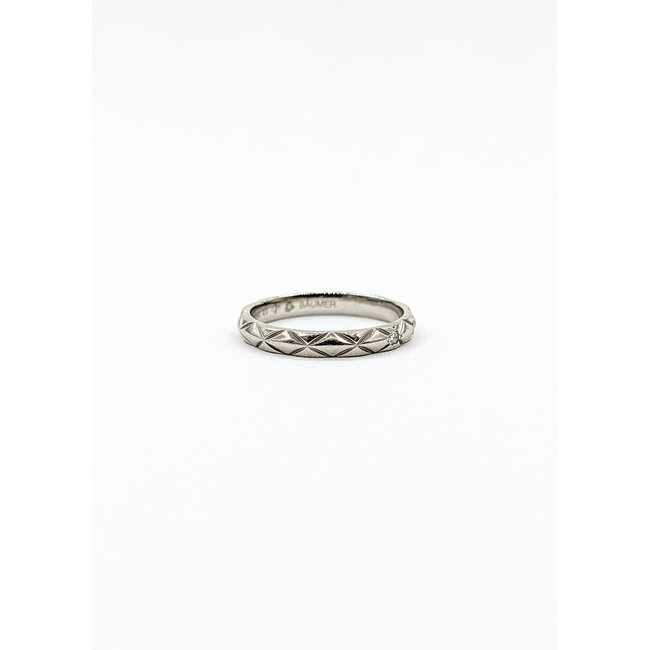 Ring Coco Chanel Crush Matelasse .03ctw Round Diamonds 950pt 2.6mm Sz5 3.09g 125120004