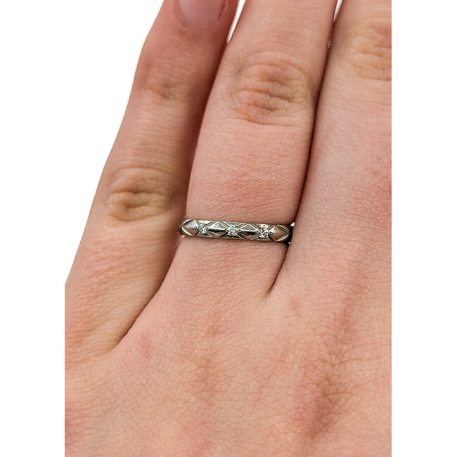 Ring Coco Chanel Crush Matelasse .03ctw Round Diamonds 950pt 2.6mm Sz5 3.09g 125120004