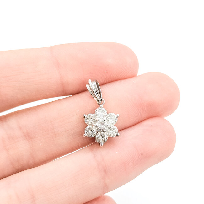 Pendant Flower 1.06ctw Round Diamonds 900pt .75x.45" 2.56g 125120101
