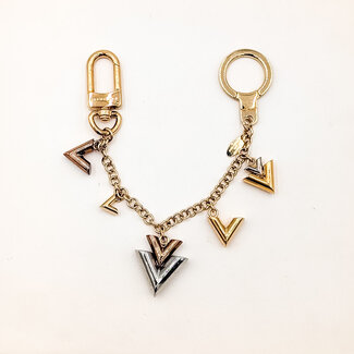 Charm Louis Vuitton V Link Brass 126015046