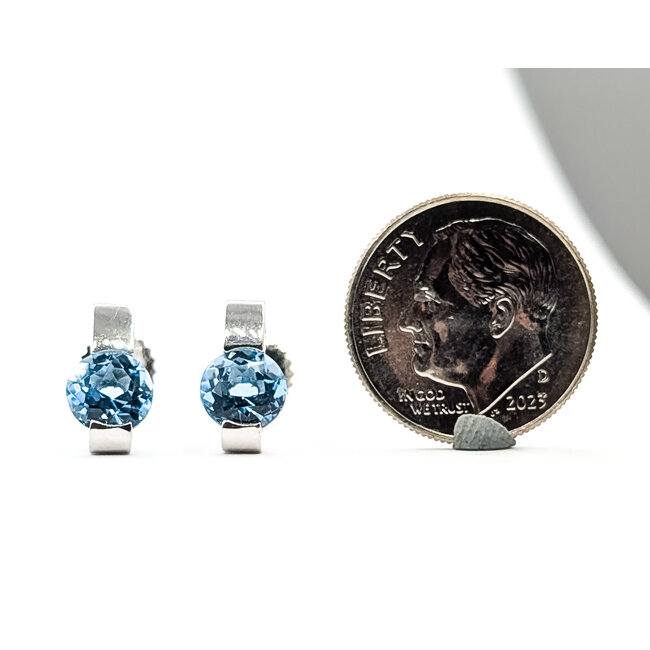 Earrings Stud 1.6ctw Sky Blue Topaz 14kw 11x6mm 2.58g 226020026