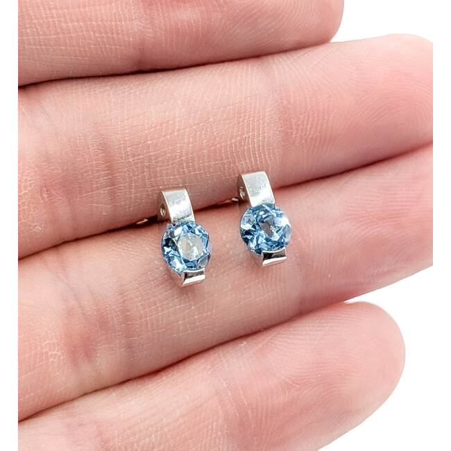 Earrings Stud 1.6ctw Sky Blue Topaz 14kw 11x6mm 2.58g 226020026