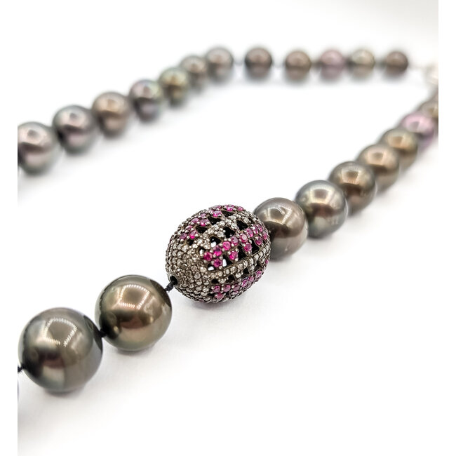 Necklace Strand 1.34ctw Round Diamonds 1.6ct Red Ruby 11-14mm Tahitian Pearls 14kt 16mm 20" 98.7g 226030007