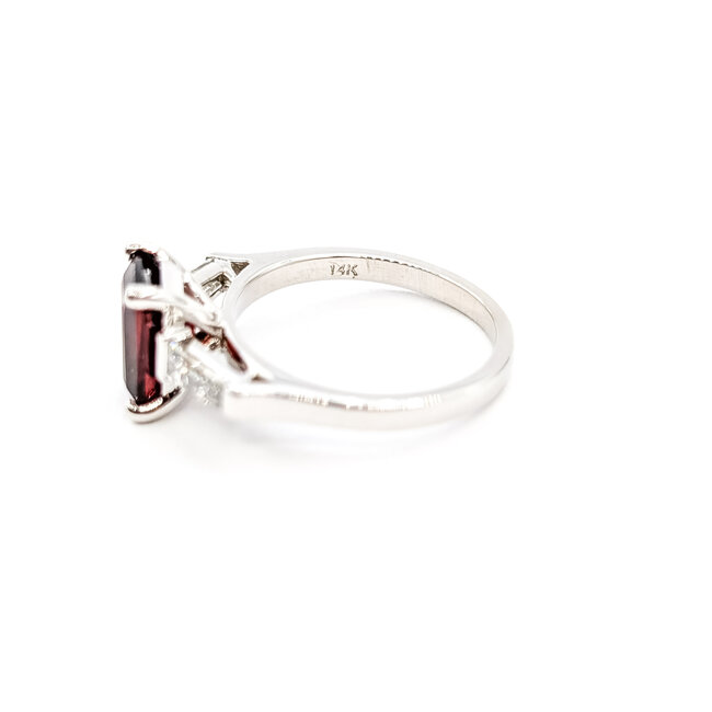 Ring  3-Stone 0.4ctw Baguette Diamonds 2.3ct Garnet 14kw 2mm Sz5.5 3.2g 126038012