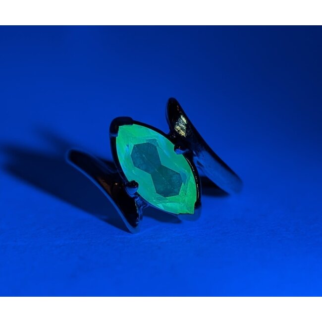 Ring Bypass 1ct Yellowish Green Uranium Glass 14ky 2mm Sz7.25 3.46g 126030039