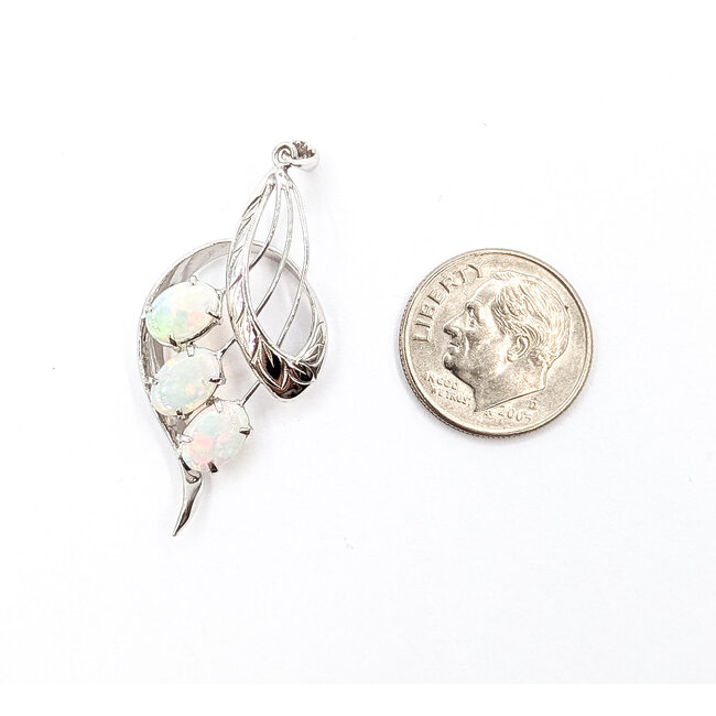 Pendant Asymetrical 1.00ctw Jelly Opal 18kw 1.5x.75" 2.10g 126030002