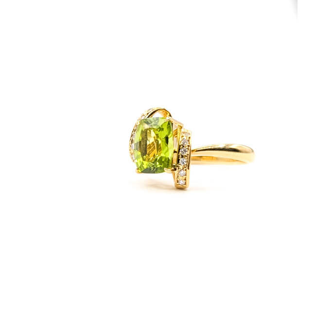 Ring Bow .08ctw Round Diamonds 2.39ct Green Peridot 18ky 2.6mm Sz6 5.08g 126030007