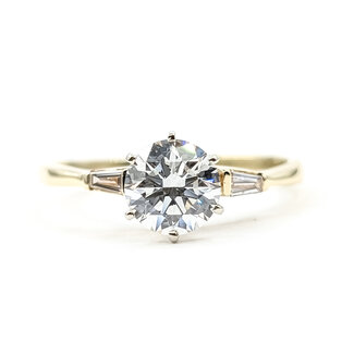 Ring  1.08ct Round Lab Grown Diamond IGI Report: 756535161 VVS2 E .08ctw Baguette Diamonds 14ky Sz7 123120104