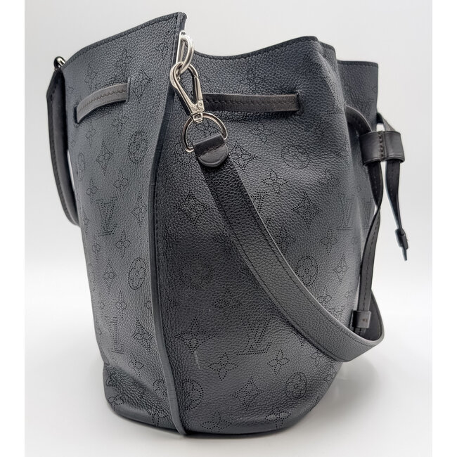 Handbag Louis Vuitton Girolata Mahina Leather Black M54402 126045006