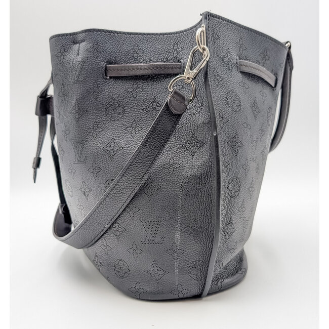 Handbag Louis Vuitton Girolata Mahina Leather Black M54402 126045006