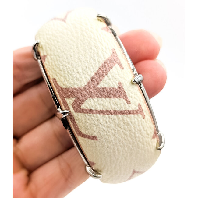 Bracelet Louis Vuitton White and Pink Monogram Canvas Cuff 126055003