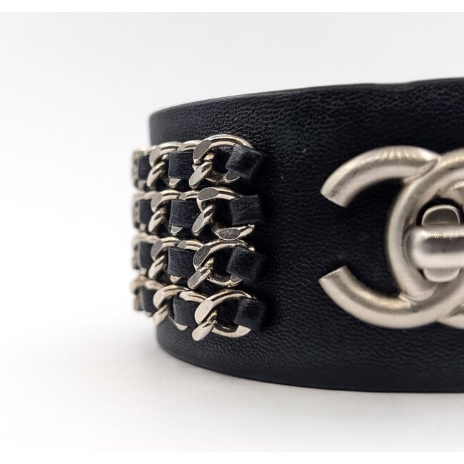 Bracelet Channel Black Leather Chain Turnlock 126055002