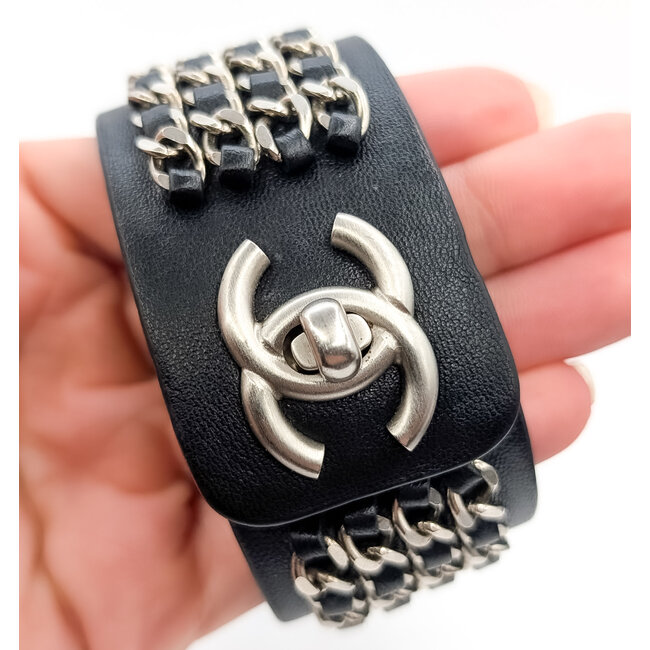Bracelet Channel Black Leather Chain Turnlock 126055002