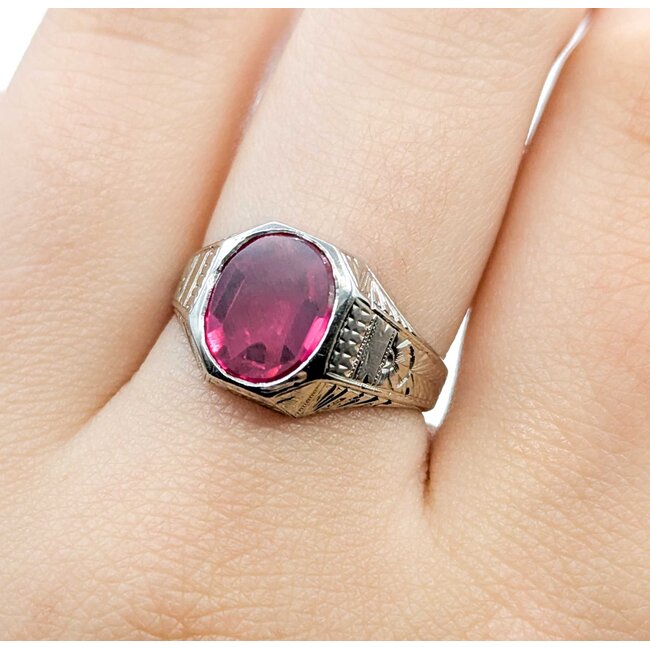 Ring Red Synthetic Stone 14kw Sz7.25 5.7g 126050008