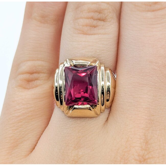 Ring Red Synthetic Stone 10ky Sz6.5 6.5g 126050006
