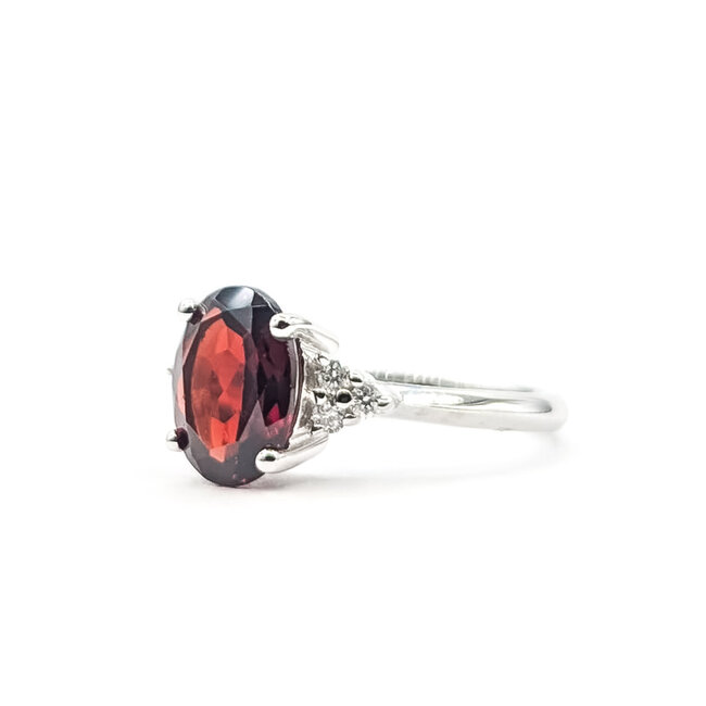 Ring 7-Stone 0.10ctw Round Diamonds 2.28ctw Garnet 10kw 2mm Sz5 2.46g 126050024