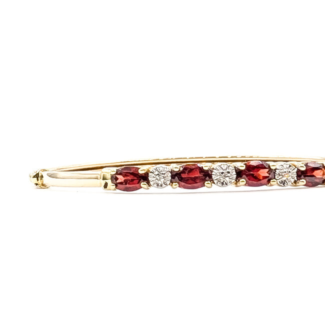 Bracelet Bangle .04ctw Round Diamonds 2.9ctw Red Garnet 10ky 2.75mm 7" 5.19g 126050070