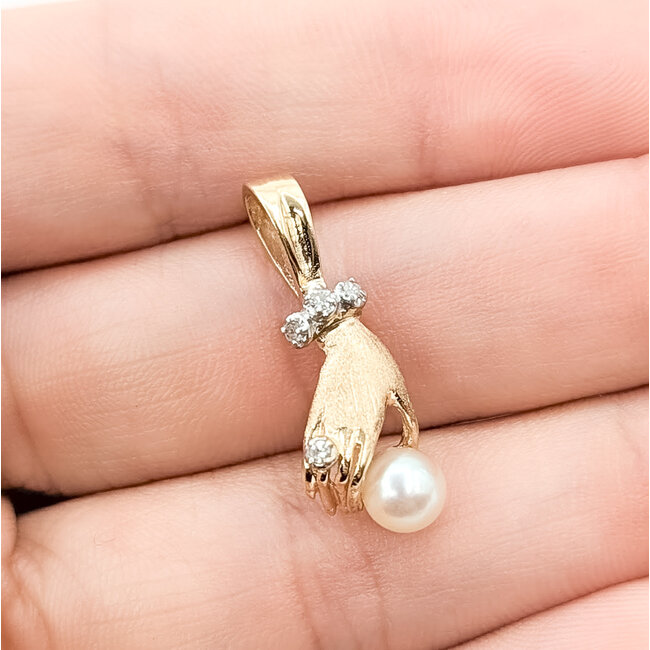 Pendant Hand .03ctw Round Diamonds 5mm White Pearl 10ky .9x.25" 1.38g 226050034