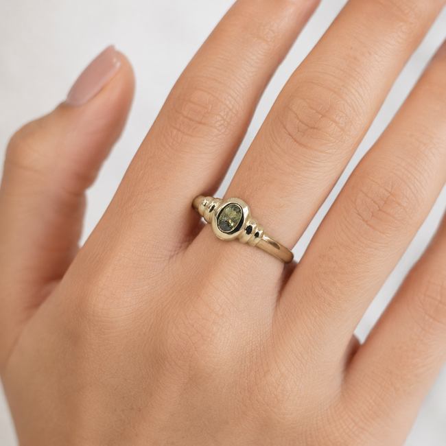 Ring Solitaire .70ct Alexandrite GIA: 2233584361 10ky 2.5mm Sz6 1.7g 126040134