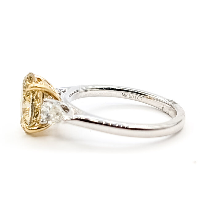 Ring Engagement 3-Stone 2ct Oval Lab Grown Diamond .50ctw Lab Grown Diamonds 14ktt 2.2mm Sz7 4.27g 126070006