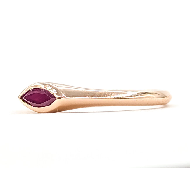 Ring Solitaire East/West 0.27 Red Ruby 14kr 1.9mm Sz7 2.49g 126070032