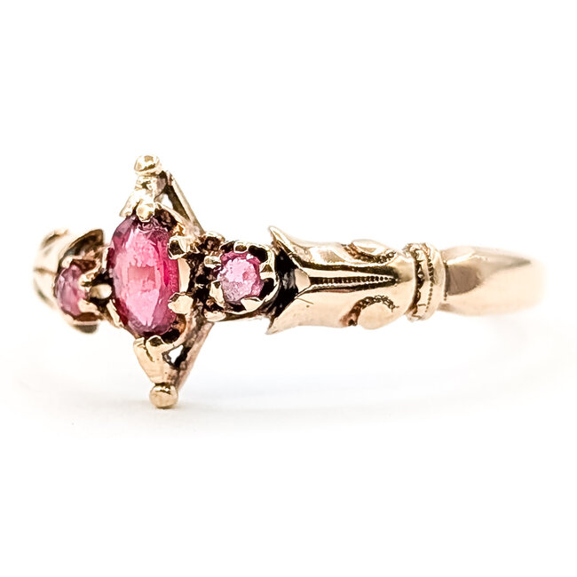 Ring 3-Stone Ornate .15ctw Red Ruby 9kr 2.5mm Sz7.5 1.68g 126070088