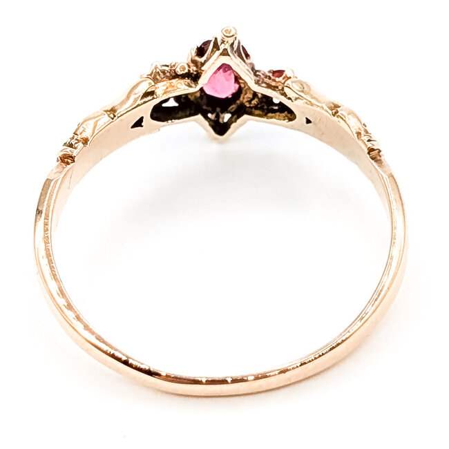 Ring 3-Stone Ornate .15ctw Red Ruby 9kr 2.5mm Sz7.5 1.68g 126070088