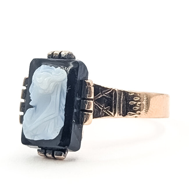 Ring Cameo      12x9mm  Agate    10kr 3.5mm Sz7.5 3.6g 226070120