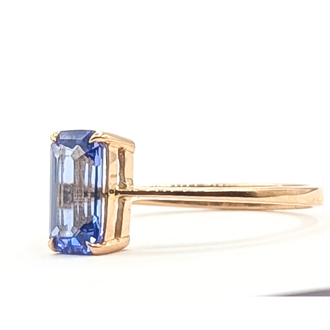 Ring Solitaire Tapered Band     1.28ct Violet Tanzanite    18kr 1.6mm Sz7.25 2.07g 226070126