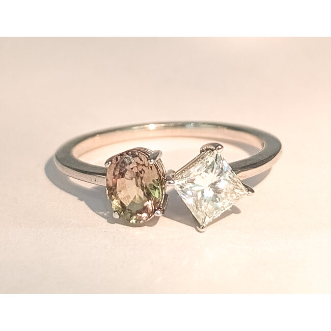 Ring Et Toi Moi 0.72ct Princess Diamond GIA: 2233584981 .77ct Color-Changing Alexandrite 14kw 1.5mm Sz7 2.40g 126070157