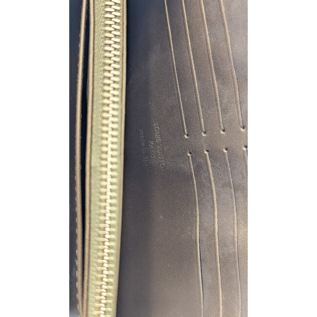 Wallet Louis Vuitton Suhali Leather Zippy Wallet Bronze Gold M95569 126085010