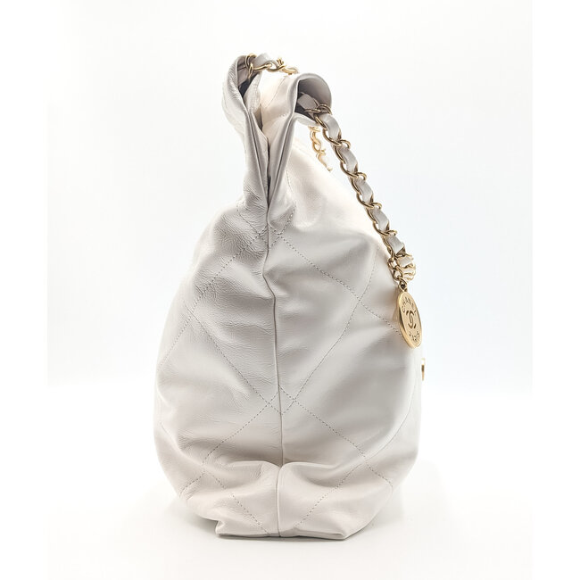 Handbag Chanel White Quilted Calfskin 22 126085015
