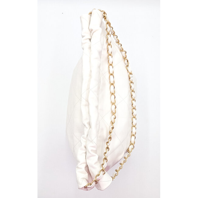 Handbag Chanel White Quilted Calfskin 22 126085015
